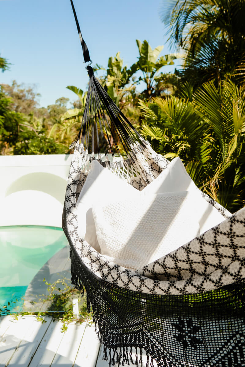 braz810-black-white-double-elegant-authentic-brazilian-cotton-hammock-beautiful-fringing-portrait.jpg